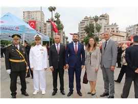 CUMHURİYET BAYRAMI NEDENİYLE ATATÜRK ANITINA ÇELENK SUNULDU