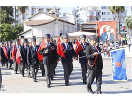 BARO BAŞKANIMIZ AV. BİLGİN YEŞİLBOĞAZ, CUMHURİYET COŞKUSUNU MERSİN HALKIYLA BİRLİKTE KUTLADI
