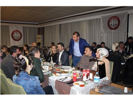 AVUKATLARIMIZ ANAMUR’DA, AVUKATLAR GÜNÜ YEMEĞİNDE BİR ARAYA GELDİ