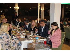 AVUKATLARIMIZ ANAMUR’DA, AVUKATLAR GÜNÜ YEMEĞİNDE BİR ARAYA GELDİ