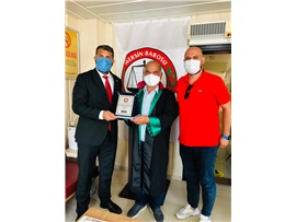 ANAMUR’DA MESLEKTE 25. VE 30. YILINI DOLDURAN AVUKATLARIMIZA PLAKET VERİLDİ