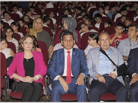 MERSİN BAROSU AVUKATLARI, ÇOCUKLAR İÇİN SAHNEYE ÇIKTI