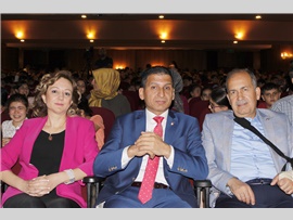 MERSİN BAROSU AVUKATLARI, ÇOCUKLAR İÇİN SAHNEYE ÇIKTI