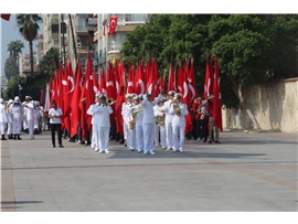 MERSİN BAROSU, 30 AĞUSTOS COŞKUSUNU MERSİNLİLERLE BİRLİKTE KUTLADI