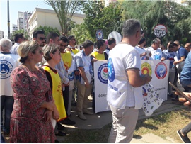 KADIN HAKLARI MERKEZİMİZ, ÖĞRETMENE YAPILAN SALDIRIYI PROTESTO ETTİ