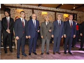 AVUKATLIK MESLEĞİNİN DUAYENLERİNE PLAKET TAKDİM EDİLDİ