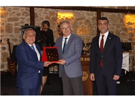 AVUKATLIK MESLEĞİNİN DUAYENLERİNE PLAKET TAKDİM EDİLDİ