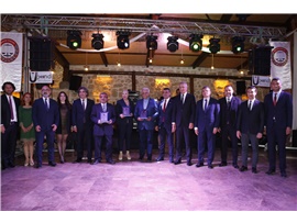 AVUKATLIK MESLEĞİNİN DUAYENLERİNE PLAKET TAKDİM EDİLDİ