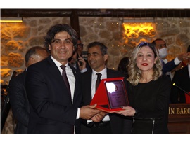 AVUKATLIK MESLEĞİNİN DUAYENLERİNE PLAKET TAKDİM EDİLDİ