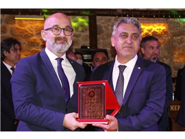 AVUKATLIK MESLEĞİNİN DUAYENLERİNE PLAKET TAKDİM EDİLDİ