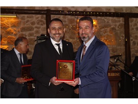 AVUKATLIK MESLEĞİNİN DUAYENLERİNE PLAKET TAKDİM EDİLDİ