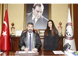 HAK VE HUKUK MÜCADELESİ İÇİN CÜBBE GİYDİLER