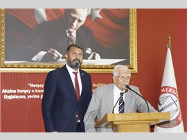 AVUKAT ŞİNASİ DEVELİ’YE MESLEKTE 71. YIL PLAKETİ VERİLDİ
