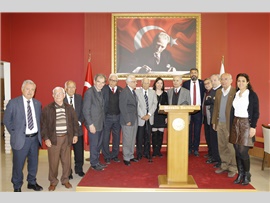 AVUKAT ŞİNASİ DEVELİ’YE MESLEKTE 71. YIL PLAKETİ VERİLDİ