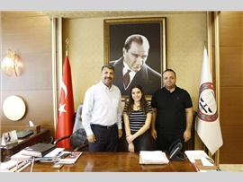 İÇEL KOLEJİ EĞİTİM KURUMUNDAN VE LGS BİRİNCİSİ EYLÜL ŞEVGİN KARABULAK DAN BARO BAŞKANIMIZA  ZİYARET