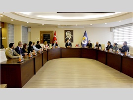 MERSİN BAROSU’NDAN BİR İLK !  MERSİN BAROSU VE MERSİN ÜNİVERSİTESİ BİLİMSEL, SOSYAL VE EĞİTSEL FAALİYETLER İÇİN İŞBİRLİĞİ PROTOKOLÜ İMZALADI