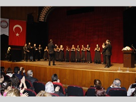MERSİN BAROSU ÇOK SESLİ KOROSU SAHNE ALDI