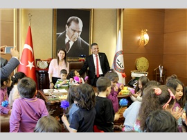 UĞUR OKULLARI ÖĞRENCİLERİNDEN BARO BAŞKANIMIZA ZİYARET