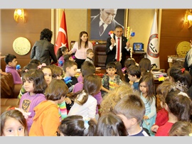 UĞUR OKULLARI ÖĞRENCİLERİNDEN BARO BAŞKANIMIZA ZİYARET