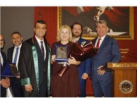 AVUKATLIK MESLEĞİNİN DUAYENLERİNE PLAKET TAKDİM EDİLDİ