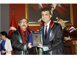 AVUKATLIK MESLEĞİNİN DUAYENLERİNE PLAKET TAKDİM EDİLDİ
