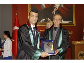AVUKATLIK MESLEĞİNİN DUAYENLERİNE PLAKET TAKDİM EDİLDİ