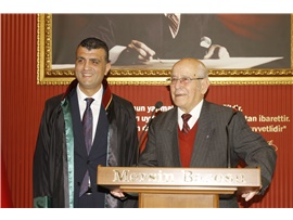 AVUKATLIK MESLEĞİNİN DUAYENLERİNE PLAKET TAKDİM EDİLDİ