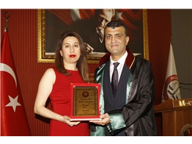 AVUKATLIK MESLEĞİNİN DUAYENLERİNE PLAKET TAKDİM EDİLDİ