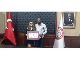 STJ. AV. ECEM ÖZADA OLUWAMODIMU CÜBBE GİYDİ