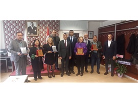 SİLİFKE’DE DUAYEN AVUKATLARIMIZA MESLEKTE ONUR PLAKETİ TAKDİM EDİLDİ
