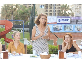 KADIN HAKLARI MÜCADELESİNİN YILMAZ SAVUNUCULARINA TEŞEKKÜR PLAKETİ VERİLDİ