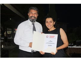 KADIN HAKLARI MÜCADELESİNİN YILMAZ SAVUNUCULARINA TEŞEKKÜR PLAKETİ VERİLDİ