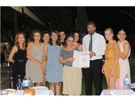 KADIN HAKLARI MÜCADELESİNİN YILMAZ SAVUNUCULARINA TEŞEKKÜR PLAKETİ VERİLDİ