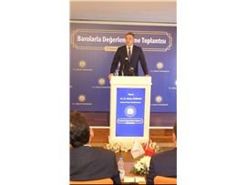 BARO BAŞKANLARI VE TBB YÖNETİMİ, AVUKATLIK MESLEĞİNİN SORUNLARININ ÇÖZÜMÜ İÇİN ADALET BAKANI YILMAZ TUNÇ İLE BİR ARAYA GELDİ