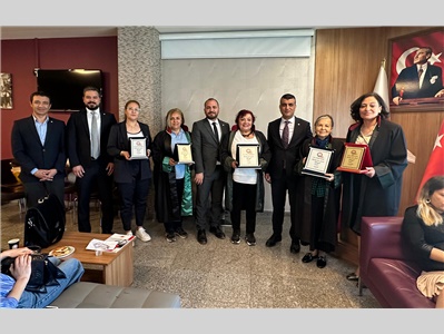 TARSUS’TA AVUKATLARIMIZA ONUR PLAKETİ TAKDİM EDİLDİ