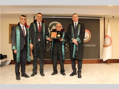MESLEKTE 40, 50 VE 60 YILINI DOLDURAN DUAYEN AVUKATLARIMIZA, TBB ONUR PLAKETLERİ TAKDİM EDİLDİ