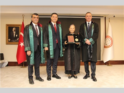 MESLEKTE 40, 50 VE 60 YILINI DOLDURAN DUAYEN AVUKATLARIMIZA, TBB ONUR PLAKETLERİ TAKDİM EDİLDİ