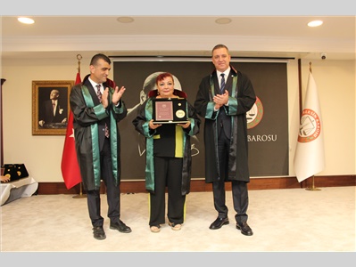 MESLEKTE 40, 50 VE 60 YILINI DOLDURAN DUAYEN AVUKATLARIMIZA, TBB ONUR PLAKETLERİ TAKDİM EDİLDİ