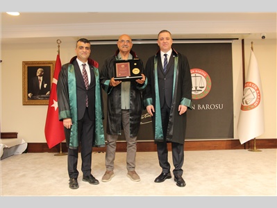 MESLEKTE 40, 50 VE 60 YILINI DOLDURAN DUAYEN AVUKATLARIMIZA, TBB ONUR PLAKETLERİ TAKDİM EDİLDİ