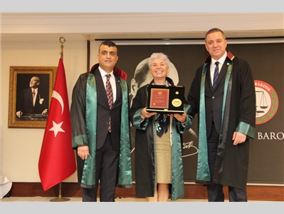 MESLEKTE 40, 50 VE 60 YILINI DOLDURAN DUAYEN AVUKATLARIMIZA, TBB ONUR PLAKETLERİ TAKDİM EDİLDİ