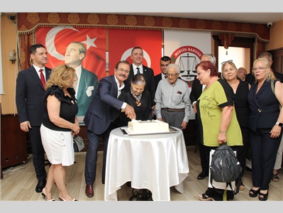 MESLEKTE 40, 50 VE 60 YILINI DOLDURAN DUAYEN AVUKATLARIMIZA, TBB ONUR PLAKETLERİ TAKDİM EDİLDİ