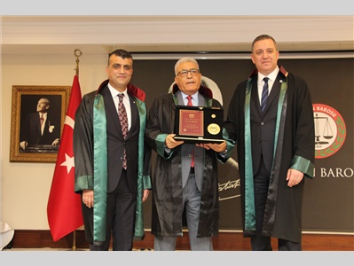 MESLEKTE 40, 50 VE 60 YILINI DOLDURAN DUAYEN AVUKATLARIMIZA, TBB ONUR PLAKETLERİ TAKDİM EDİLDİ