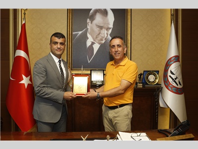 AVUKATLIK MESLEĞİNİN DUAYENLERİNE PLAKET TAKDİM EDİLDİ