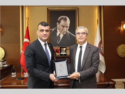 MESLEKTE 40, 30 ve 25. YILINI DOLDURAN AVUKATLARIMIZA PLAKET TAKDİM EDİLDİ