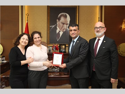 AV. ZOZAN SÖNMEZ’E MESLEKTE 25. YIL PLAKETİ TAKDİM EDİLDİ