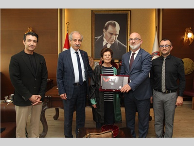 AVUKATLIK MESLEĞİNİN DUAYENLERİNE ONUR PLAKETİ TAKDM EDİLDİ