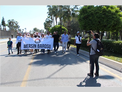 MERSİN BAROSU 1 MAYIS’TA HAK, HUKUK, ADALET İÇİN YÜRÜDÜ