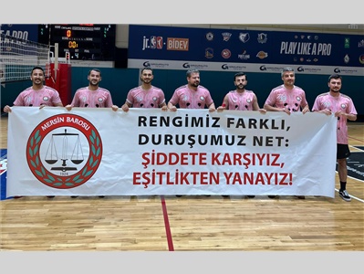 MERSİN BAROSU ERKEK VOLEYBOL TAKIMI, ŞİDDETSİZ VE EŞİT YAŞAM İÇİN PEMBE FORMA GİYDİ