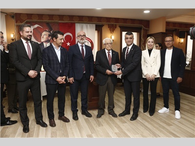AVUKATLIK MESLEĞİNDE 60, 50, 40,  30 ve 25 YILINI DOLDURAN DUAYEN AVUKATLARIMZA PLAKET TAKDİM EDİLDİ