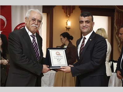 AVUKATLIK MESLEĞİNDE 60, 50, 40,  30 ve 25 YILINI DOLDURAN DUAYEN AVUKATLARIMZA PLAKET TAKDİM EDİLDİ